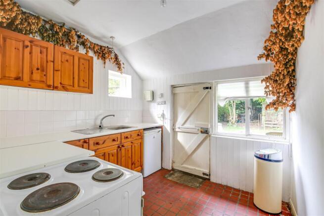 4. Kitchen.jpg