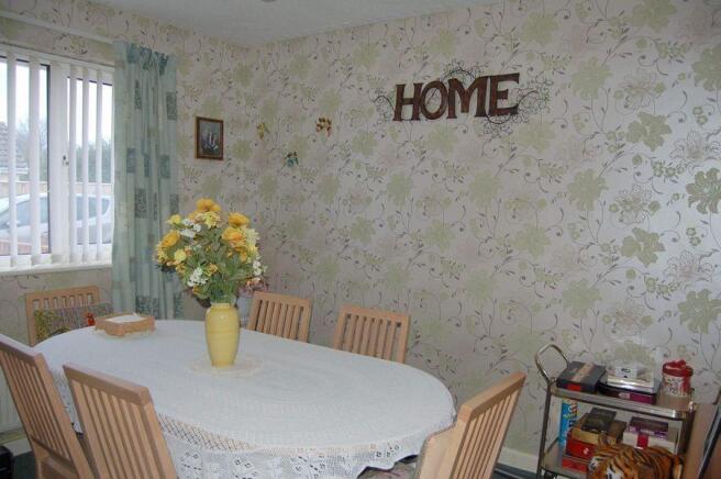 bed 2/dining area