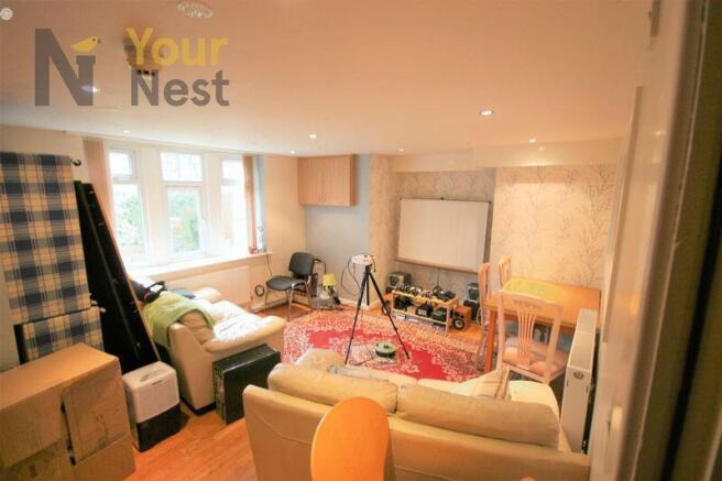 4 bed Ground Flat to rent Image 8