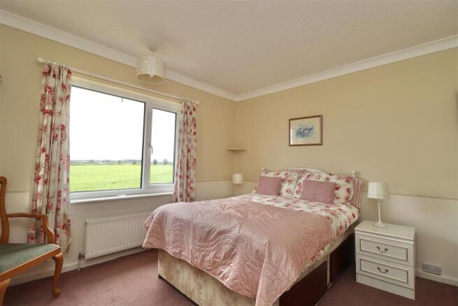3 bed Semi-Detached for sale Image 8