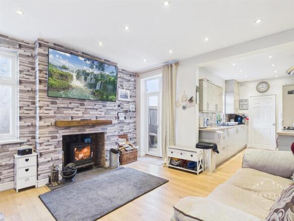 DINING/SITTING ROOM