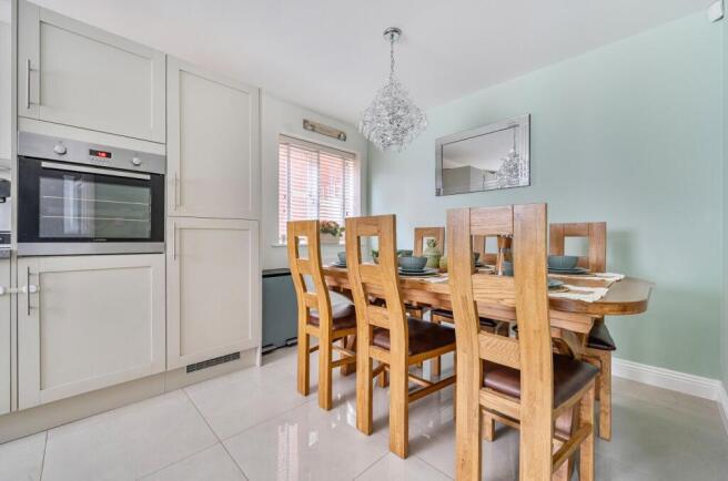 Rose Drive, Ludgershall, Andover, SP11 9GH photo 4