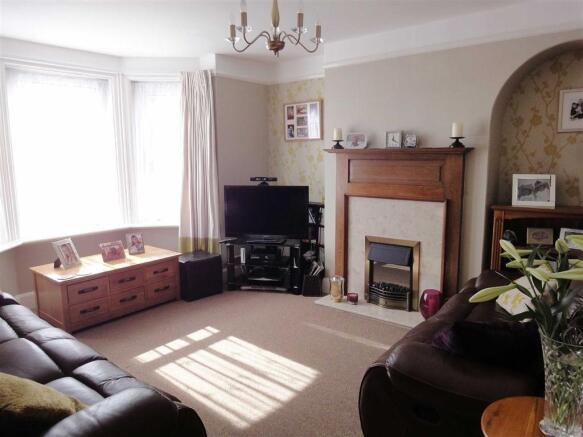 SITTING ROOM: