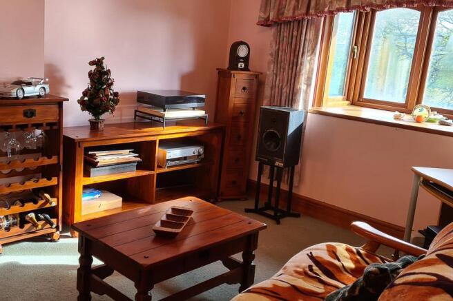 LOUNGE / GROUND FLOOR BEDROOM 1