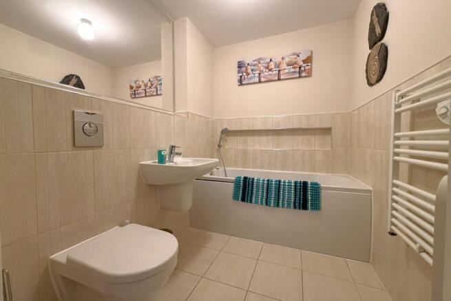 2 bed Flat for sale Image 12