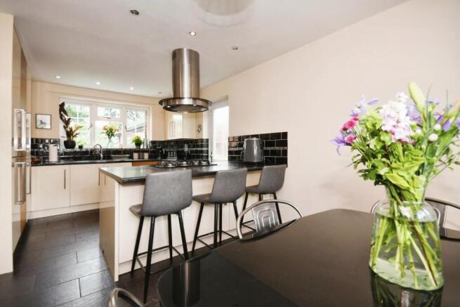 KITCHEN 03.jpg