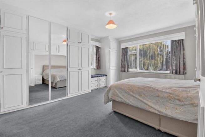 4 bed Detached for sale Image 7