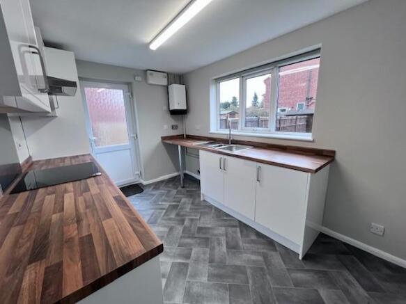 15 Hoselett Field Road kitchen.jpg