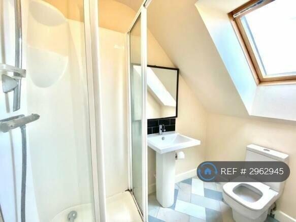 3 bed Semi-Detached to rent Image 7