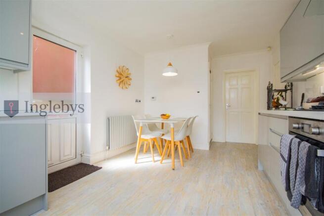 4 bed Detached for sale Image 9
