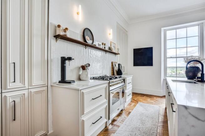 2 bed Apartment for sale Image 5