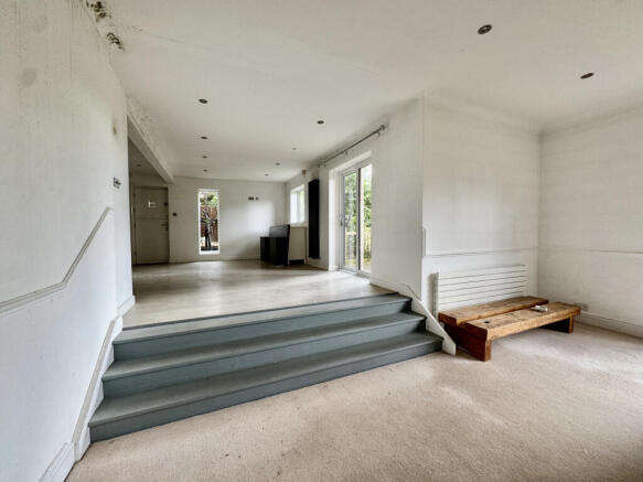 5 bed Detached for sale Image 6