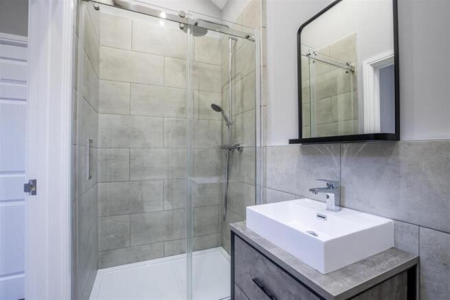 1 bed Apartment to rent Image 6