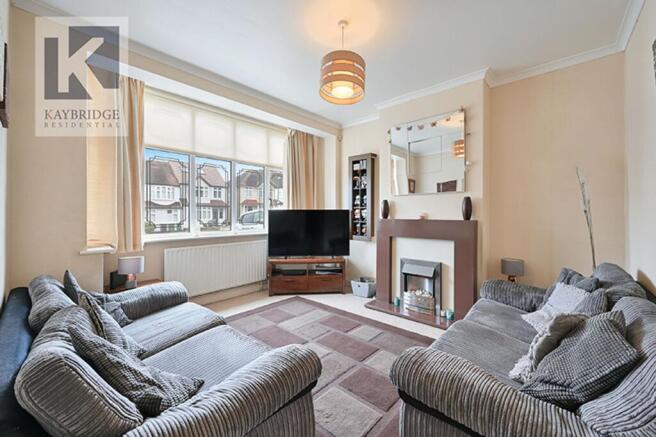 Stoneleigh Avenue, Worcester Park - KT4 8XY