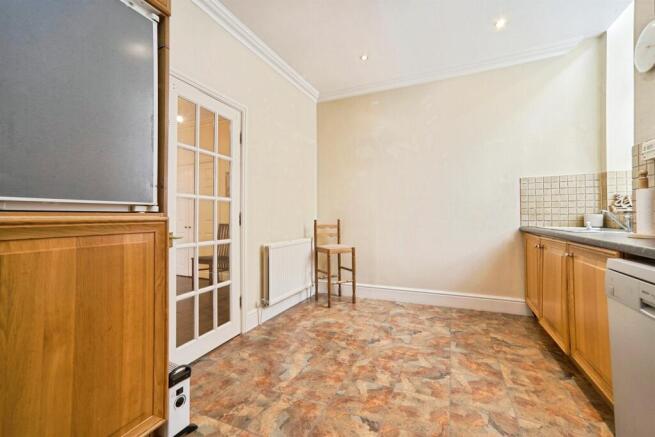 2 bed Apartment for sale Image 8
