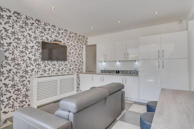 3 bed Semi-Detached for sale Image 10