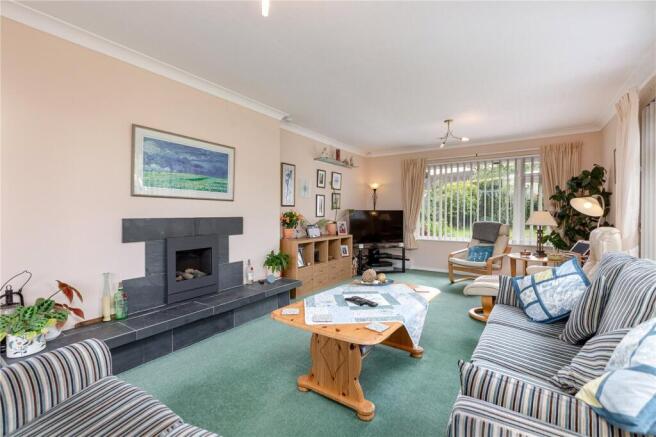 5 bed Bungalow for sale Image 8