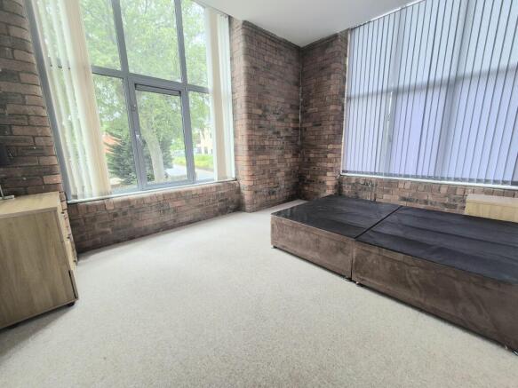 3 bed Apartment to rent Image 4