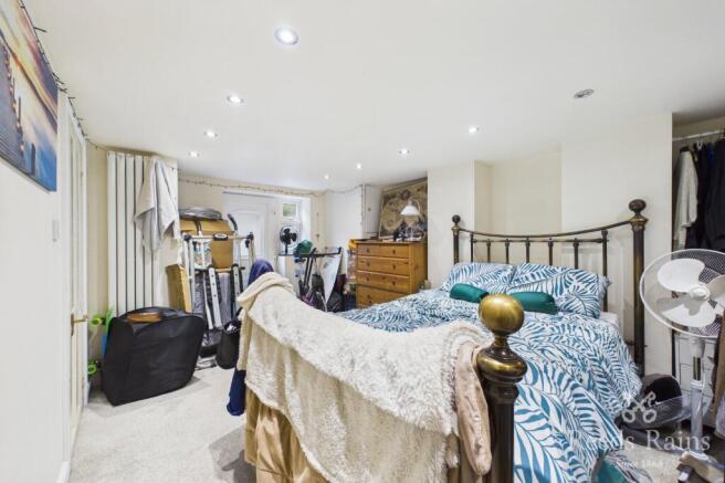 5 bed Terraced for sale Image 7