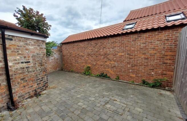 3 bed Semi-Detached to rent Image 11
