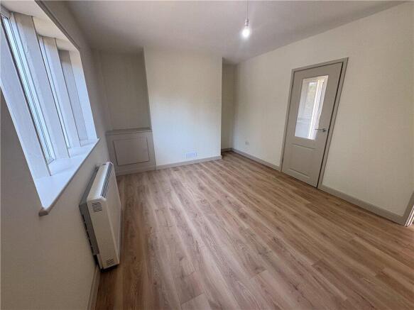 3 bed Semi-Detached to rent Image 4