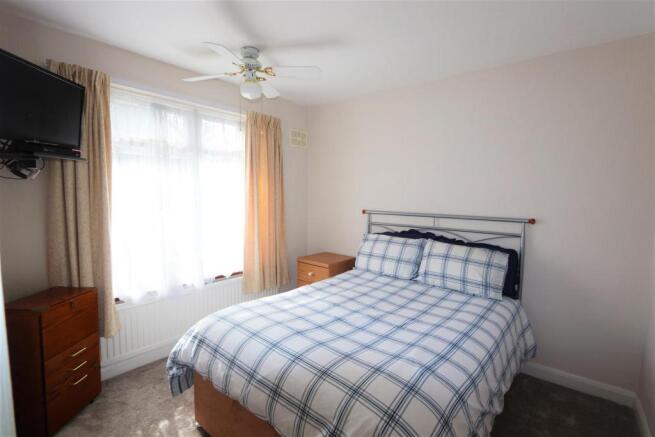 Bedroom 1.jpg