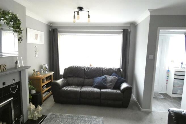 'L' SHAPED LOUNGE