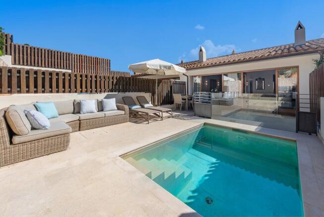 Exterior and Pool (1