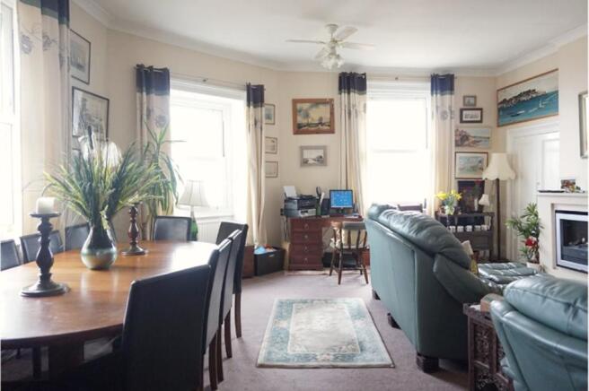 Lounge/Dining Room