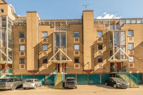 Asher Way, Wapping