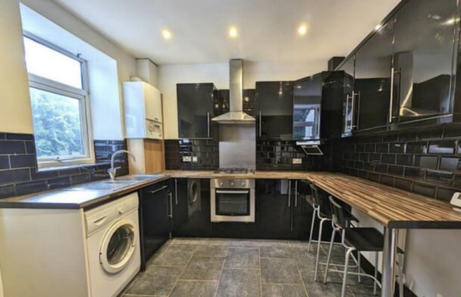 2 bed Terraced to rent Image 3