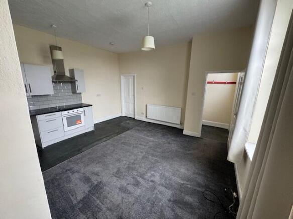 2 bed Terraced to rent Image 4