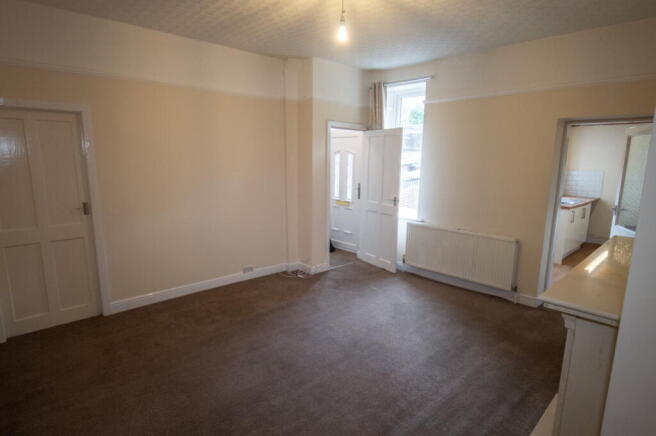2 bed End of Terrace to rent Image 5