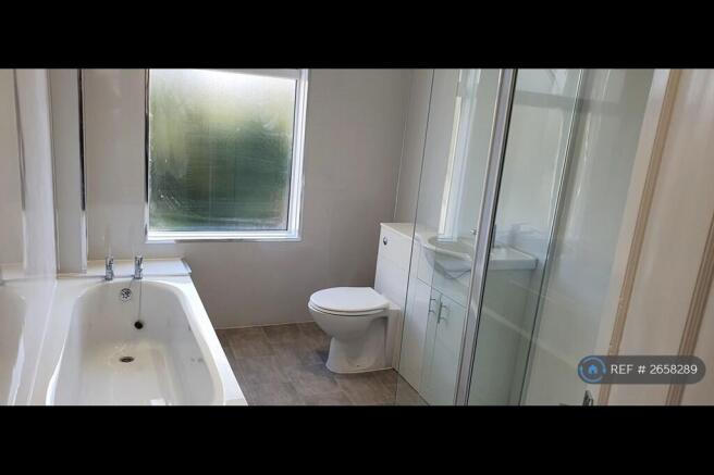 Family Bathroom With Walkin Shower