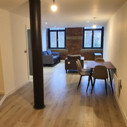 2 bed Apartment to rent Image 4