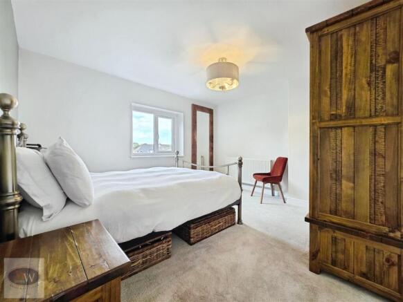 3 bed Semi-Detached for sale Image 12