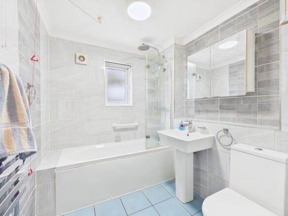 2 bed Apartment for sale Image 4