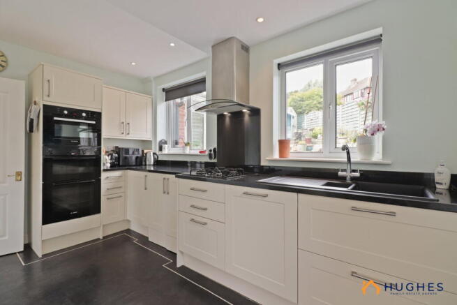 4 bed Semi-Detached for sale Image 4