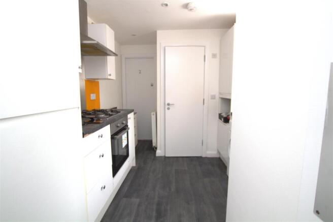 5 bed Detached to rent Image 12