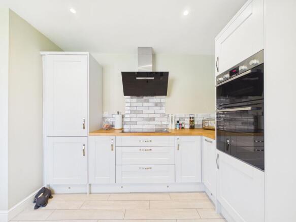 3 bed Semi-Detached for sale Image 10
