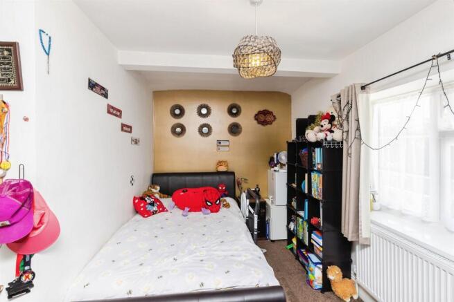 4 bed Semi-Detached for sale Image 9