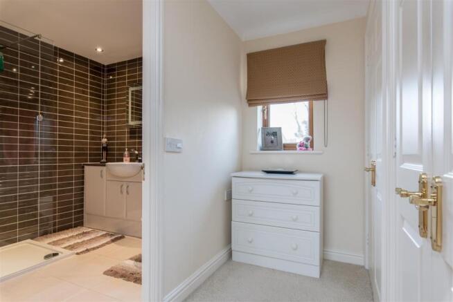 Dressing Area & En-suite
