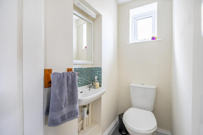 4 bed Semi-Detached for sale Image 12