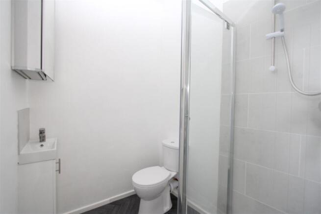 2 bed Apartment to rent Image 8