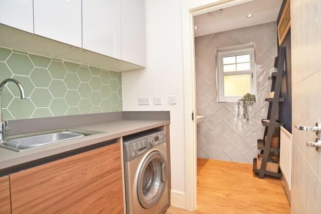 4 bed Detached for sale Image 11