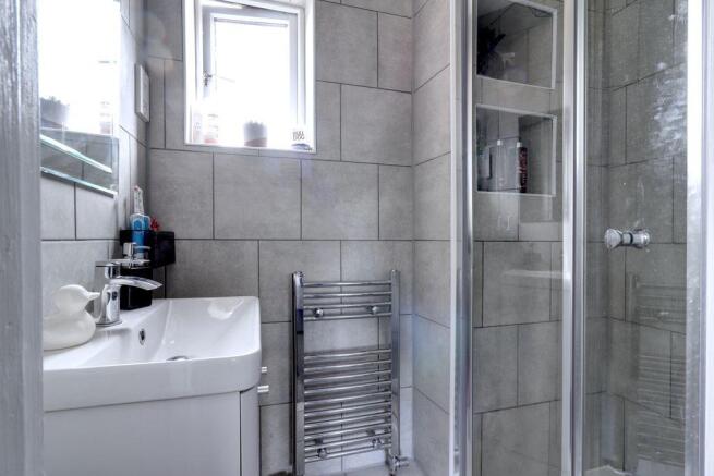 Ensuite to Bed 1