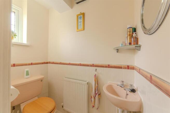 56 Gifford Close-18.jpg