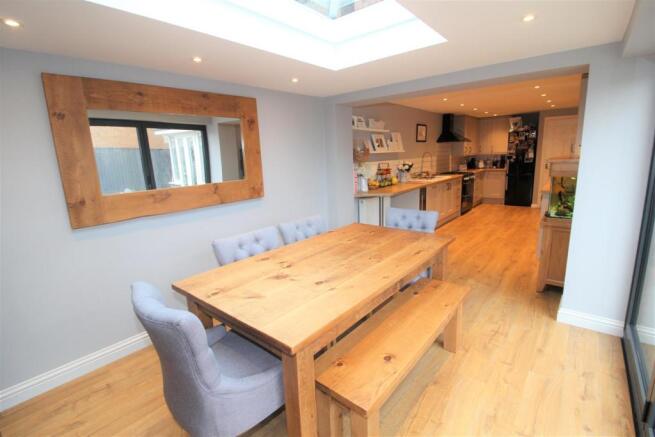 KITCHEN/ DINING ROOM