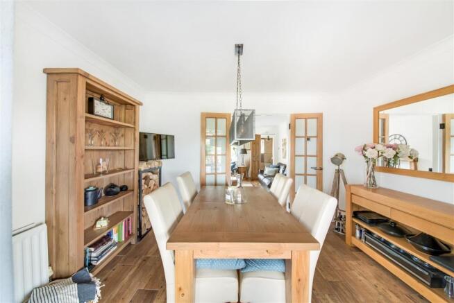 Dining room 3.jpg