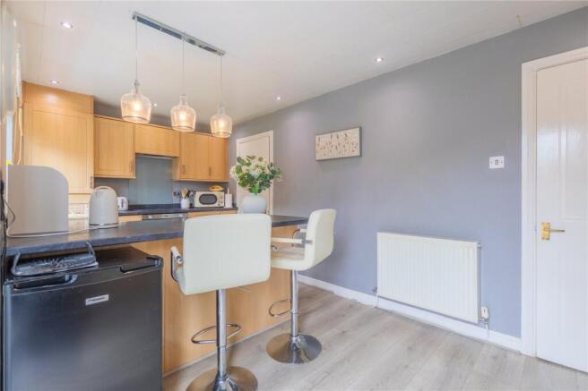 5 bed Detached for sale Image 9